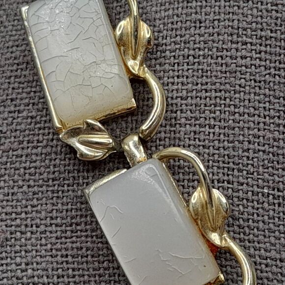 VTG Signed Coro White Moonglow Thermoset Lucite Choker Necklace 1950s 17 Inch - Picture 5 of 11